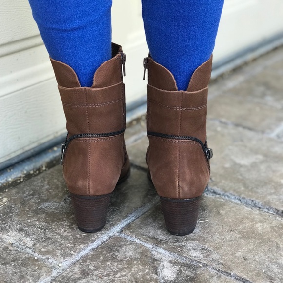 Vintage Cognac Distressed Leather Kitten Heel Boot - Picture 3 of 8